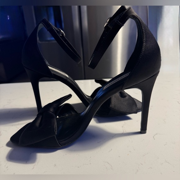 Steve Madden Chic Satin Bow 4” high Heels Women Size 9.5 - Picture 7 of 10